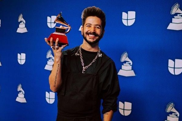 Camilo gana Latin Grammy y lo dedica a Evaluna Montaner
