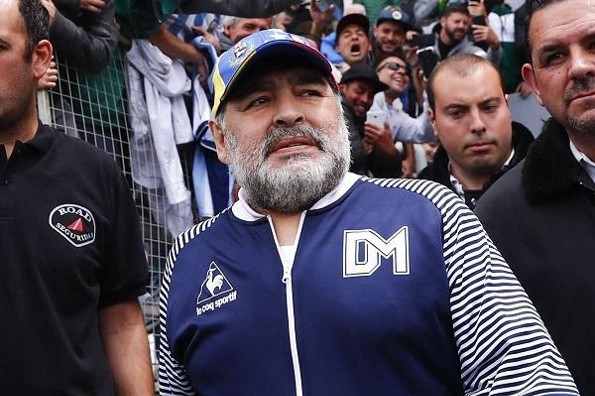 Se entrega a la Policía empleado de funeraria que se tomó foto con Maradona (+video)