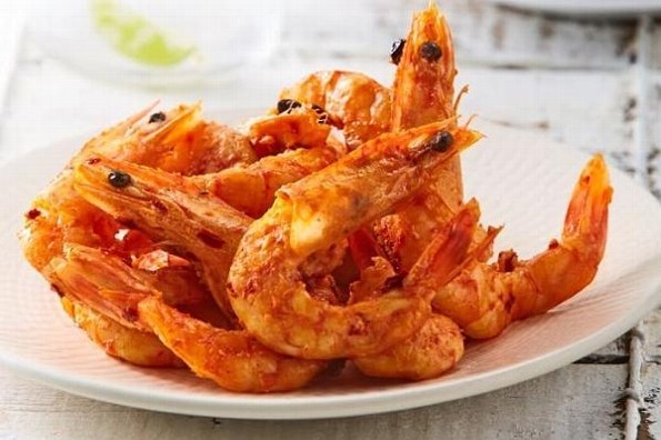 Aseguran que el juguito de la cabeza de los camarones daña hígado y riñón