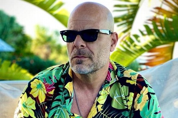 Bruce Willis se disculpa por no usar cubrebocas en tienda