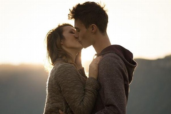 Descubre los beneficios que tienen los besos para tu salud