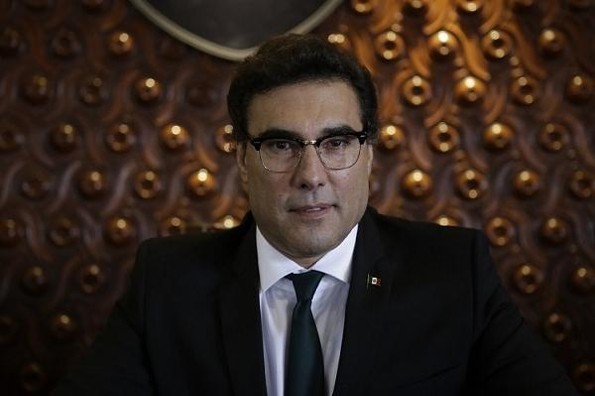 Eduardo Yáñez agrede a otro reportero, ahora en CDMX (+video)