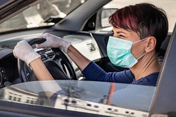 Aseguran que manejar con las ventanas abiertas reduce el riesgo de padecer COVID-19