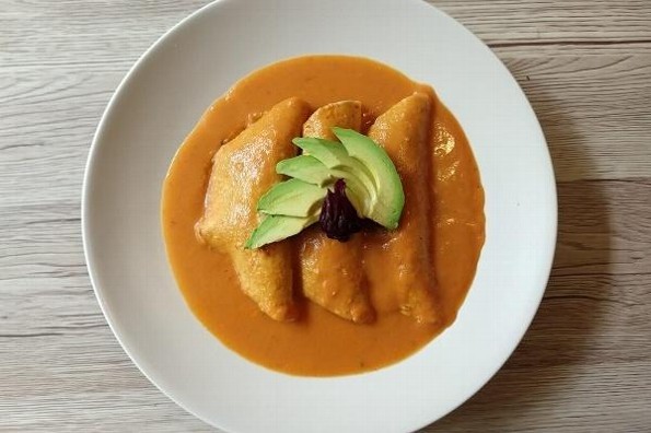 Receta de hoy: Enchiladas rellenas de jamaica con salsa de chipotle
