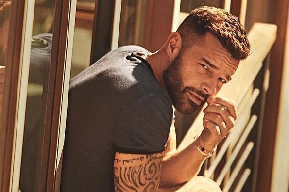 Checa el radical cambio de look de Ricky Martin (+foto)