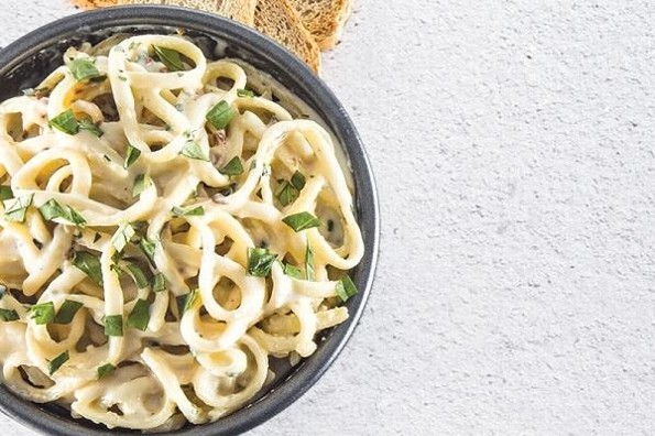 Receta de hoy: Espagueti al ajo y cuatro quesos 
