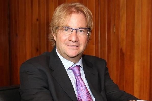 Andrés Roemer, escritor y embajador de la UNESCO, acusado de presunto abuso sexual
