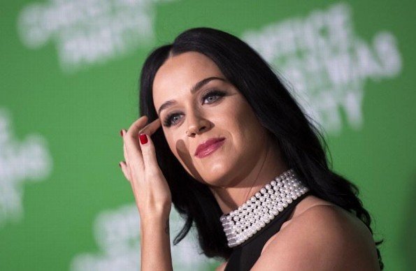 ¡Nuevo look! Katy Perry sorprende a su fans con fotos con el cabello oscuro