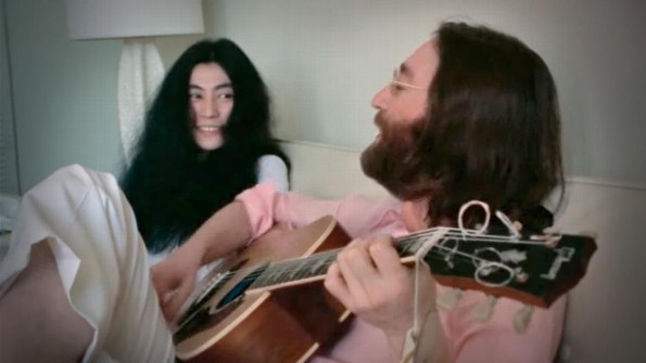 Revelan video inédito de John Lennon y Yoko Ono cantando 