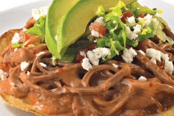 Tostadas de res con chipotle