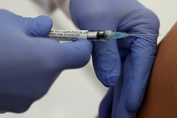 ¿Te puedes vacunar contra COVID-19 si vives con VIH o cáncer?