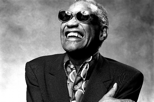 Un día como hoy pero del 2004 fallece Ray Charles