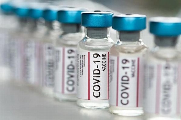 ¿Qué pasa si se toma alcohol antes y después de vacunarse contra el COVID-19?