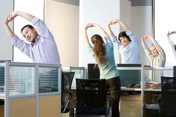 Haz pausas activas en el trabajo y ejercítate 