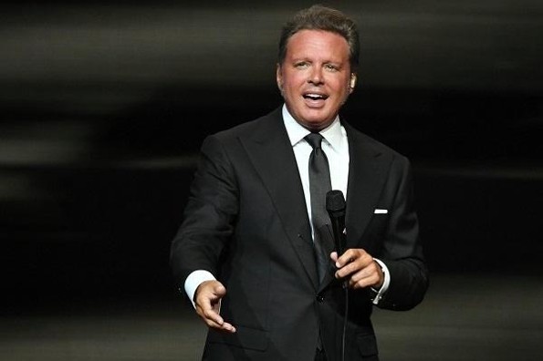 Ahora es Luis Miguel quien ayuda a Miguel Alemán a salir del bache económico