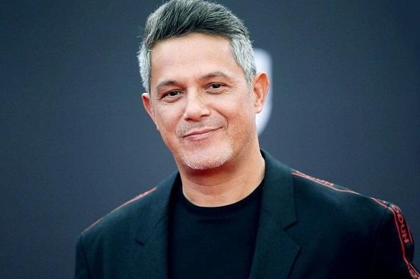 Alejandro Sanz canta 