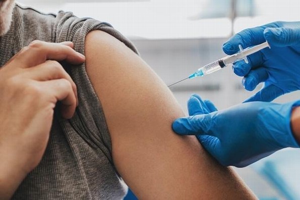 ¿Qué tan pronto puedes vacunarte después de recuperarte del COVID?