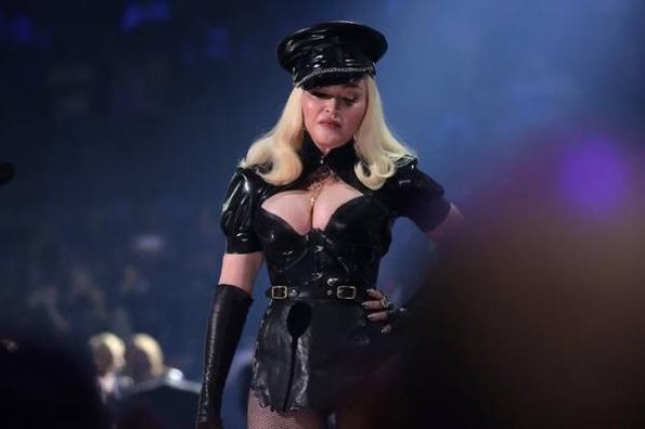 Homenaje a Madonna en los MTV Video Music Awards ¡Llegó en taxi! (+video/fotos)