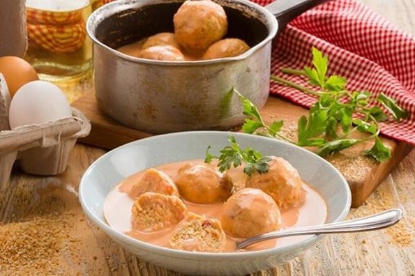 Receta de hoy: Albóndigas de pollo en salsa de chipotle 