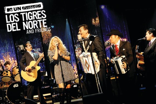 Recordando Golpes  en el corazon  con Paulina Rubio y Los Tigres del Norte 