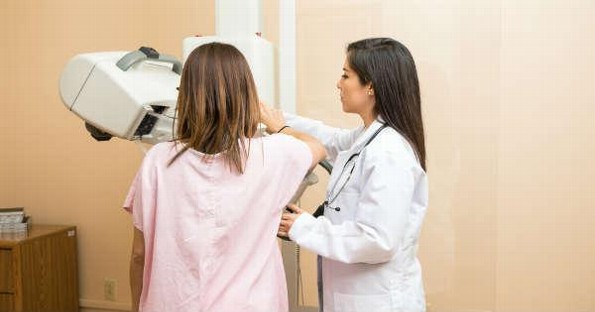 ¿A qué edad se recomienda hacerse una mastografía?