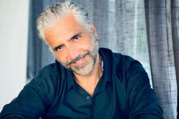 Dona Alejandro Fernández más de 2 millones de pesos en apoyo a familias migrantes