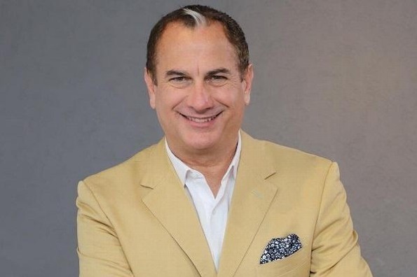 Conductor de TV descubre infidelidad de su esposa por u posteo en redes sociales