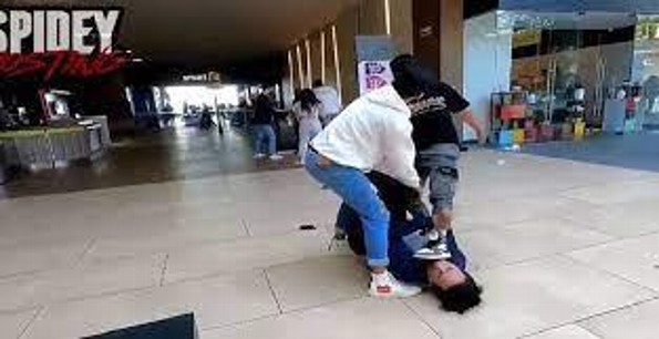 Fans desatan pelea por conseguir boletos para el estreno de Spiderman: No Way Home (+video)