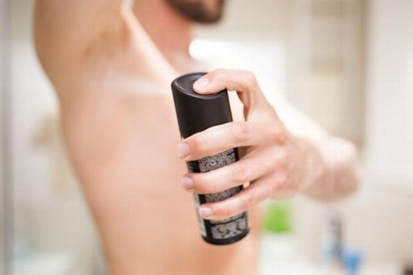 Revelan lista de desodorantes que contiene químico cancerígeno 