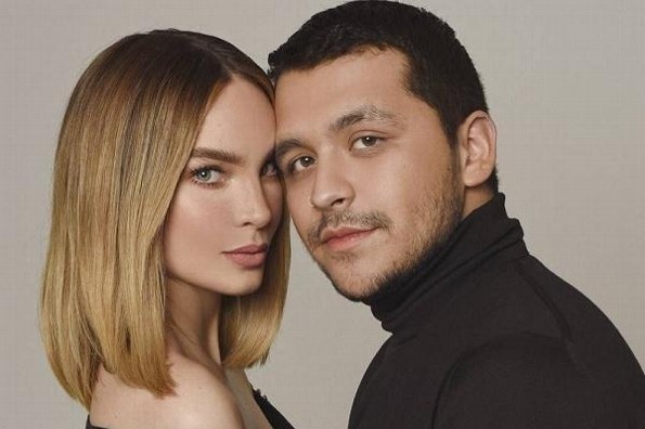 Christian Nodal le hace 