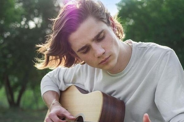 Ven Alva le canta a la nostalgia con su primer EP 