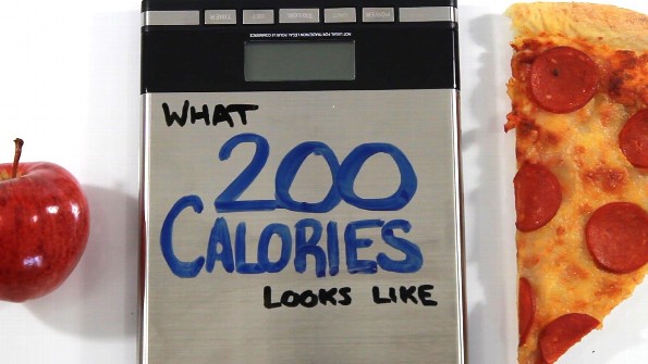 ¿Sumar calorías funciona para bajar de peso?