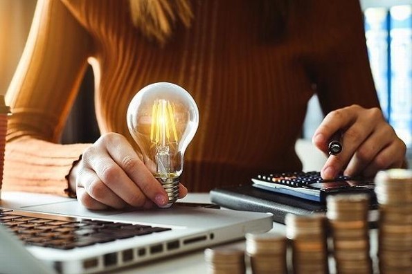 Consejos para ahorrar en luz durante los meses más fríos