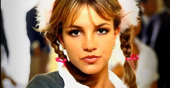 Britney Spears con su primer álbum a los 17 años  