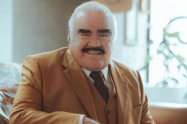 Televisa y Univision anuncian bioserie de Vicente Fernández
