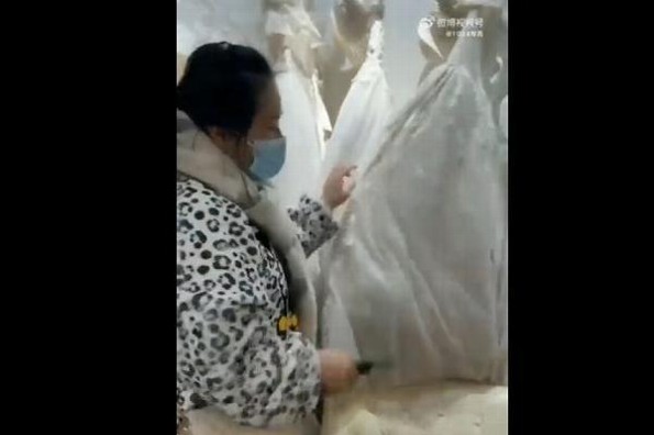 Rompe 32 vestidos de novia porque tienda no le regresó su dinero tras cancelar boda (+video)