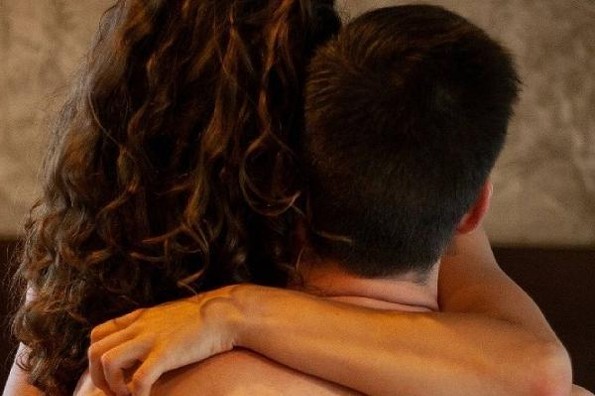 Tener muchas parejas sexuales favorece contagio de viruela del mono, alertan