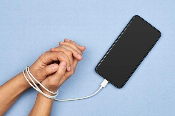 ¿No puedes vivir sin tu celular?... Podrías tener nomofobia