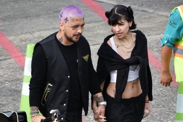 ¿Confirman relación? Captan a Christian Nodal y a Cazzu besándose (+video) 