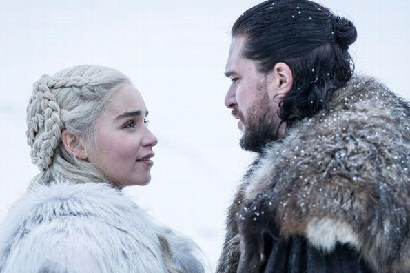 Winter is coming! Emilia Clarke confirma serie de Jon Snow