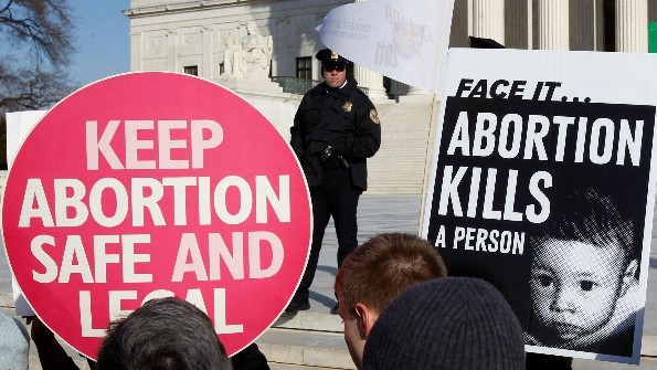 Corte Suprema de Estados Unidos anula el derecho constitucional al aborto