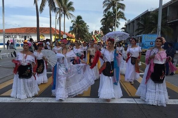 Bulevar Manuel Ávila Camacho se pinta de los colores de la Diversidad (+fotos)