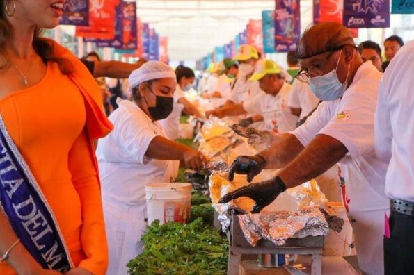 Celebran 30 años del famoso filete relleno de mariscos en Boca del Río