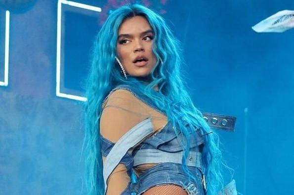 Karol G le dice adiós a su cabellera azul (+video)