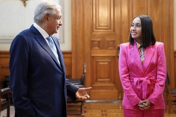 AMLO recibe a Katya Echazarreta, primer astronauta mexicana