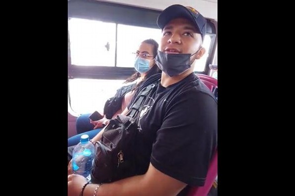 Sujeto se sube al vagón de mujeres en el Metrobús; 