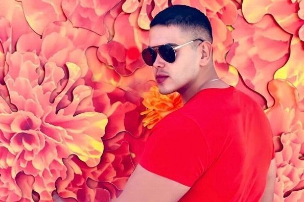 ¡Las mamás exigen su regreso! Despiden a director de primaria por musculoso (+fotos/video)