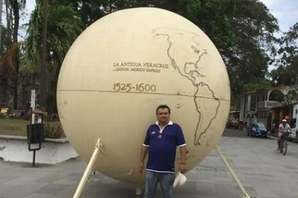 Comparten fotos con la esfera que supuestamente había caído del cielo