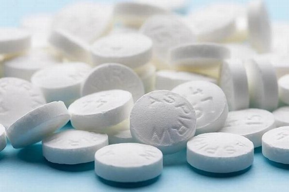 Aspirina podría reducir riesgo de un tipo de cáncer en mujeres, revela estudio