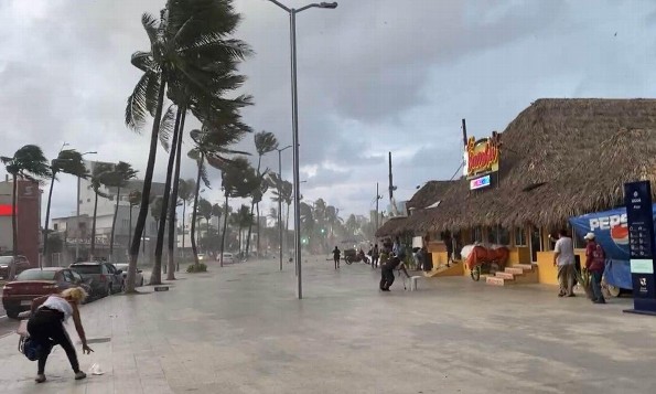 ¡Sorprendente tromba marina en las playas de Veracruz! (+Video)